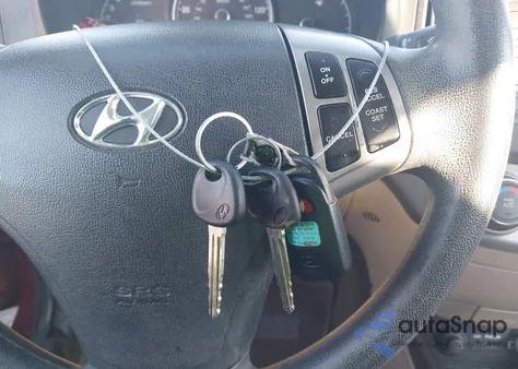 2010 Hyundai Elantra Gls z USA, uszkodzony, nr VIN KMHDU4AD3AU170048